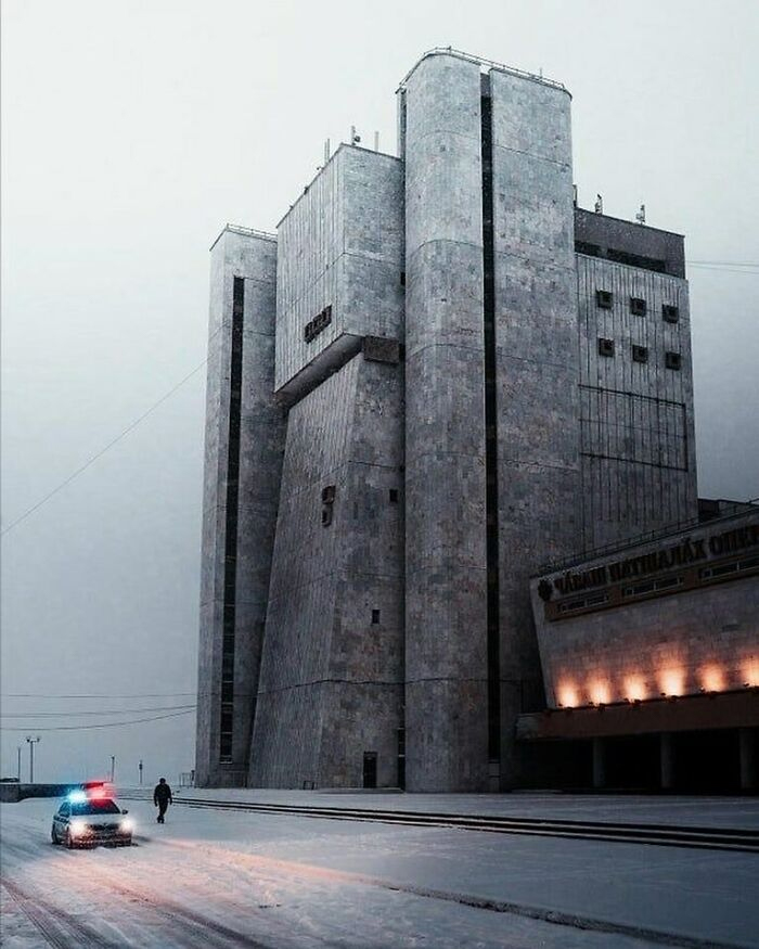 PHONG CÁCH NỘI THẤT THÔ MỘC – BRUTALISM MỘC MẠC, TÁO BẠO